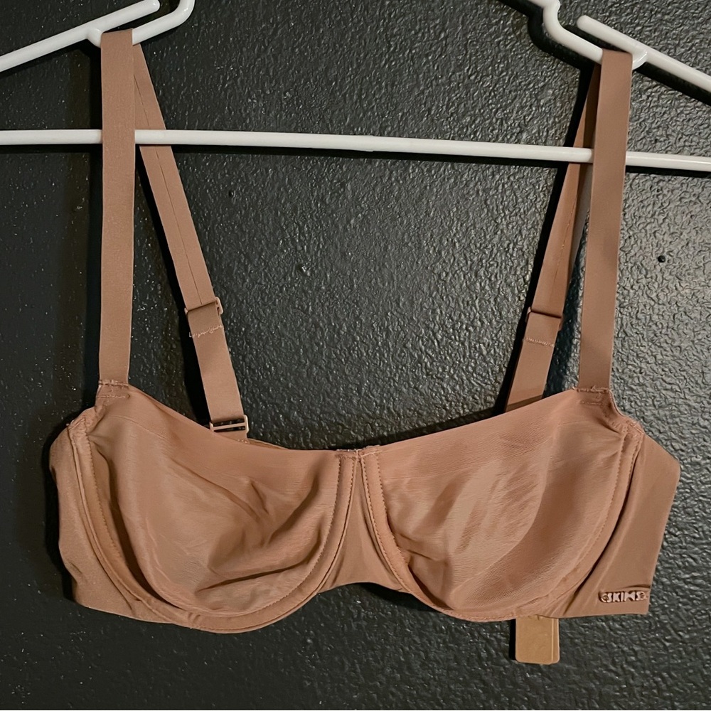 NWT Skims no show unlined balconette bra